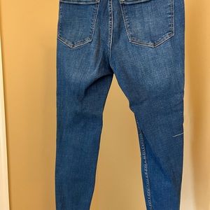 Old Navy RockStar Super Skinny Extra High Rise Jeans in Medium Wash Size 6